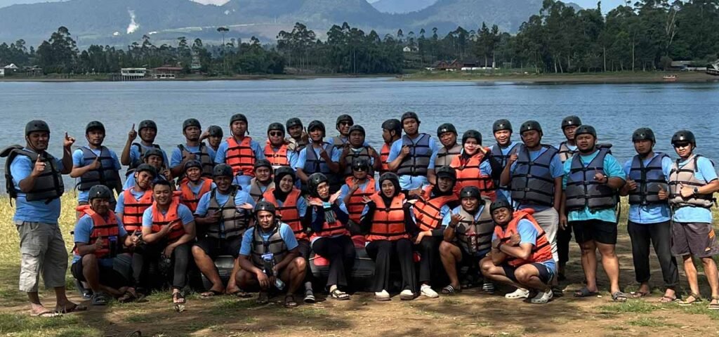 Rombongan rafting Pangalengan bersama Traventureland