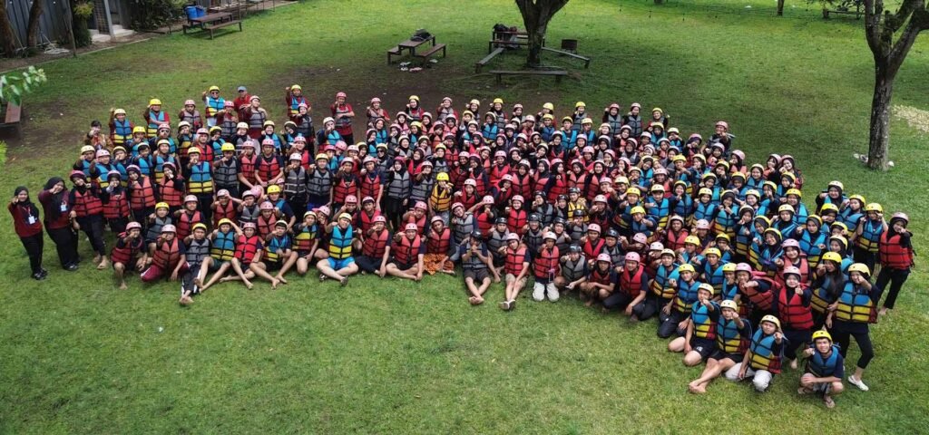Briefing peserta rombongan sebelum rafting Pangalengan