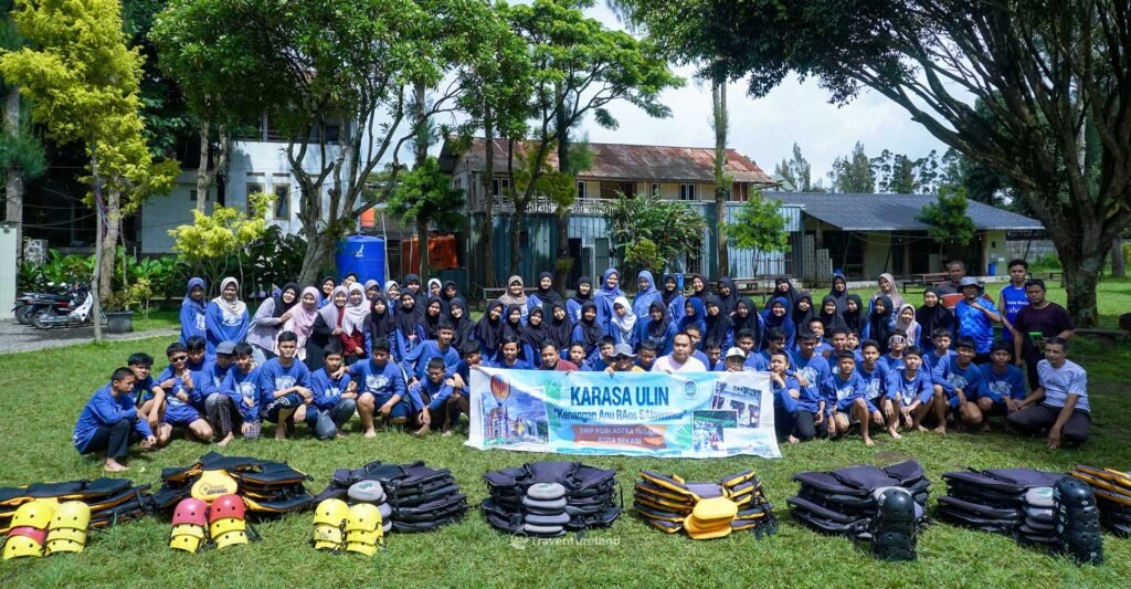 Foto bersama peserta kegiatan sekolah di Pangalengan