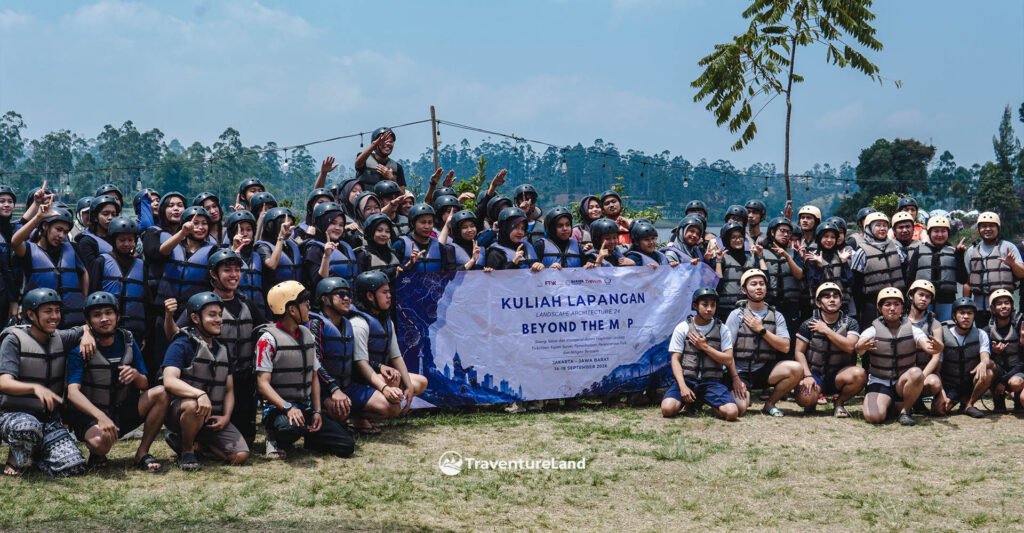 Kegiatan rafting mahasiswa di Pangalengan