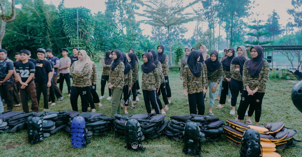 Pembagian perahu untuk rombongan sekolah di Pangalengan
