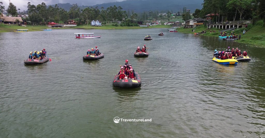 Rombongan rafting di Sungai Palayangan Pangalengan