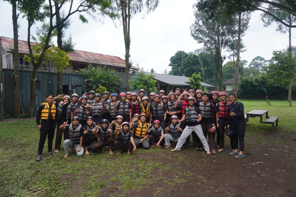 Rafting Pangalengan : Harga Paket, Jalur Sungai, dan Tips Aman 2026